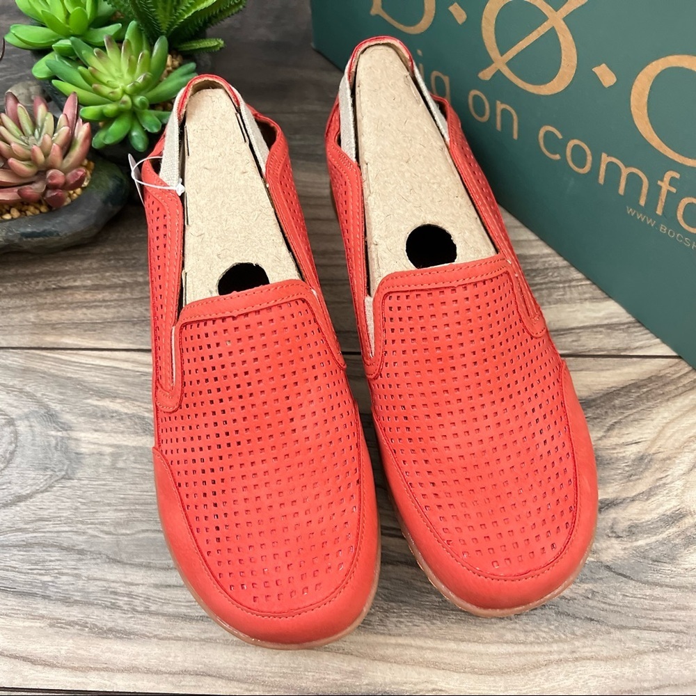 NIB BOC Born Georgia II Perforated Comfort Slip On Loafer Shoes 8M 39 Coral - Picture 2 of 11